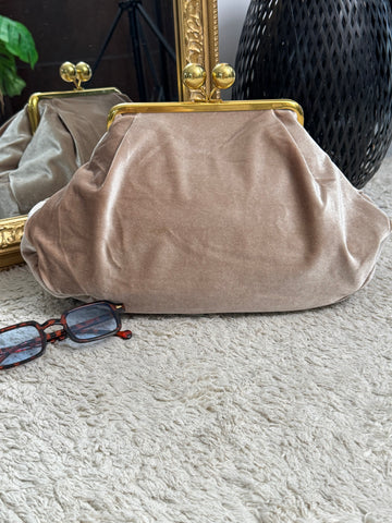 Maxi pochette in velluto burro con tracolla