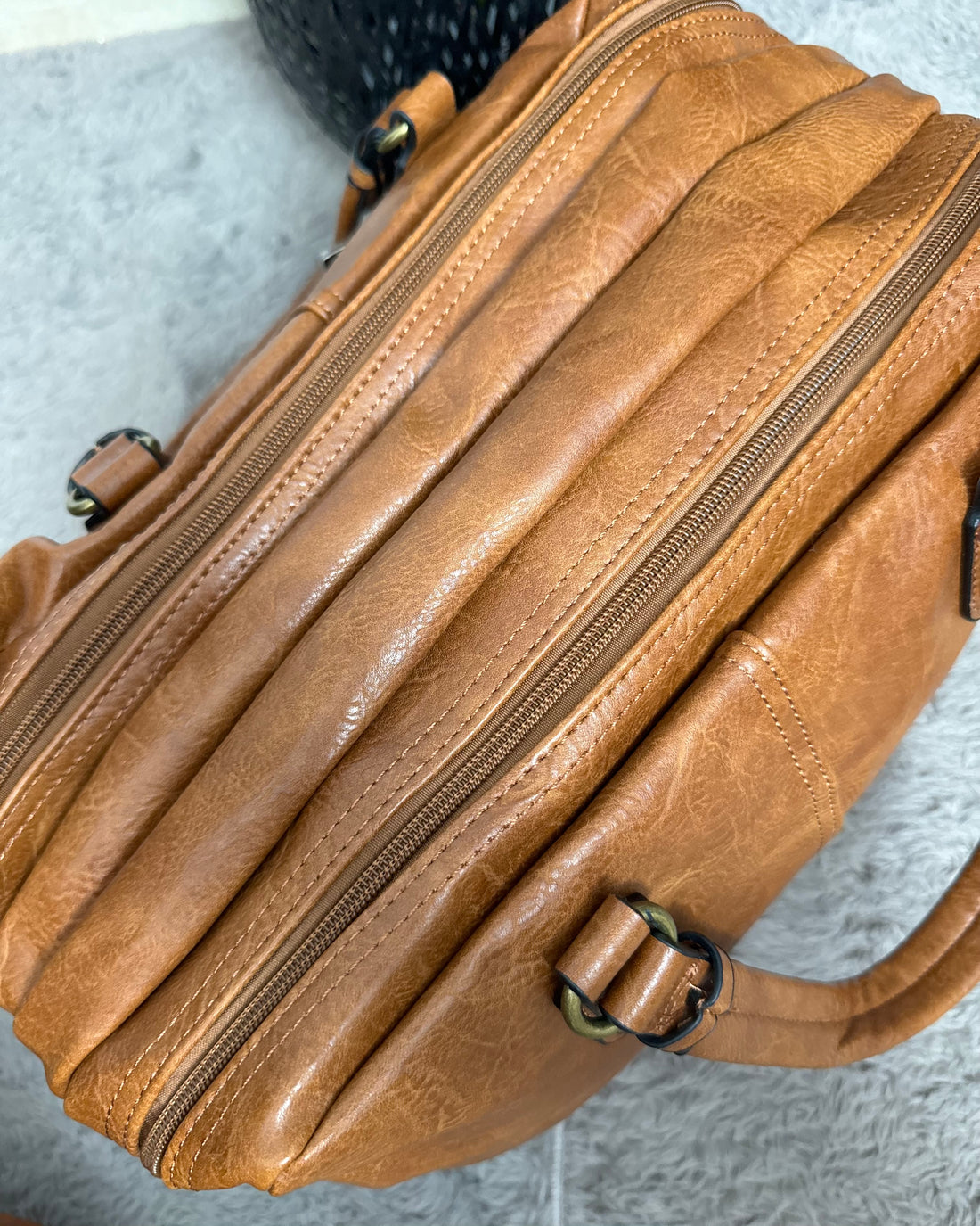 Borsa Bauletto Effetto Pelle – Cuoio