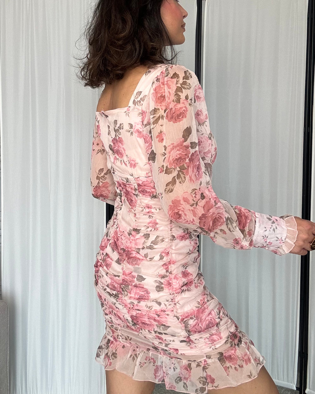 Abito Rose drappeggiato manica velata
