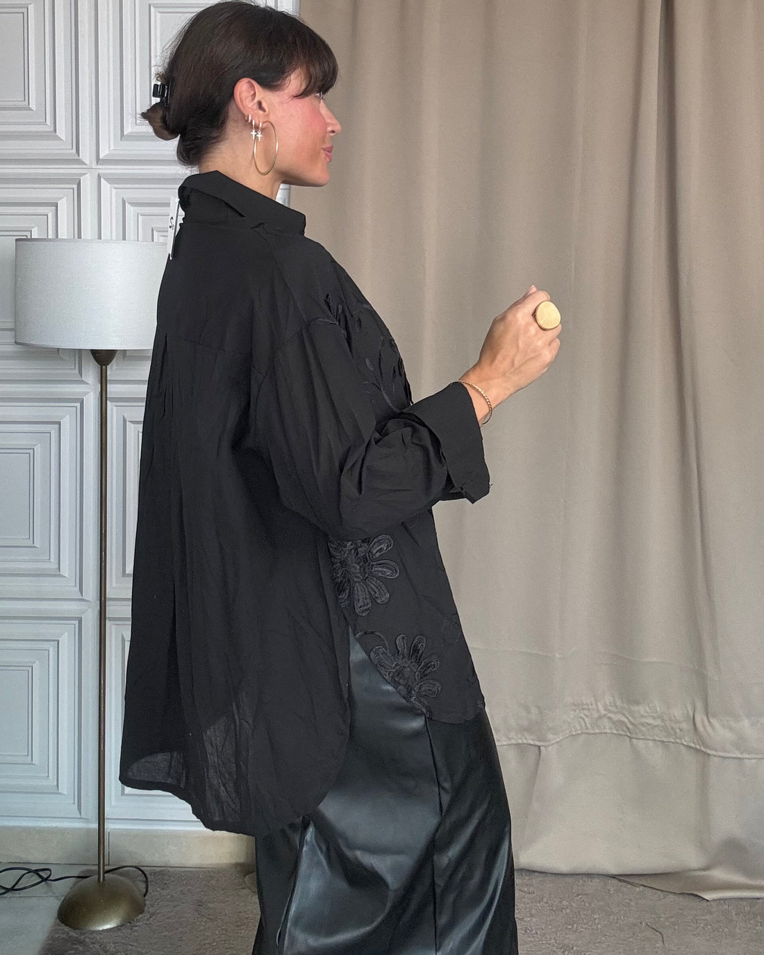 Camicia oversize con ricami nera