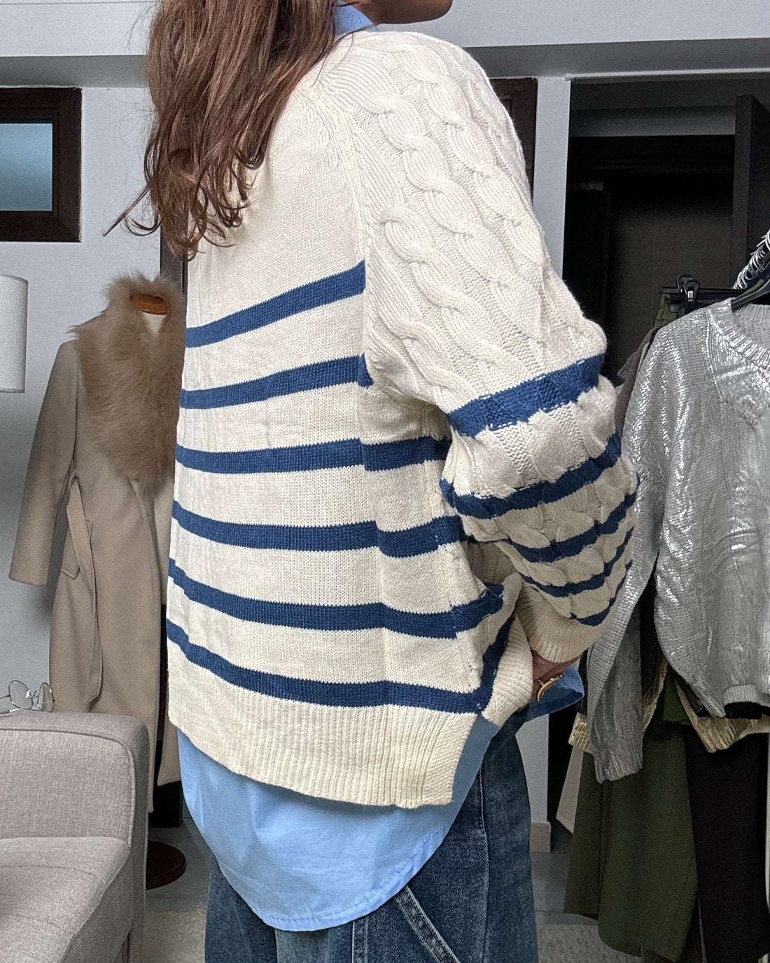 Pullover a righe panna e blu