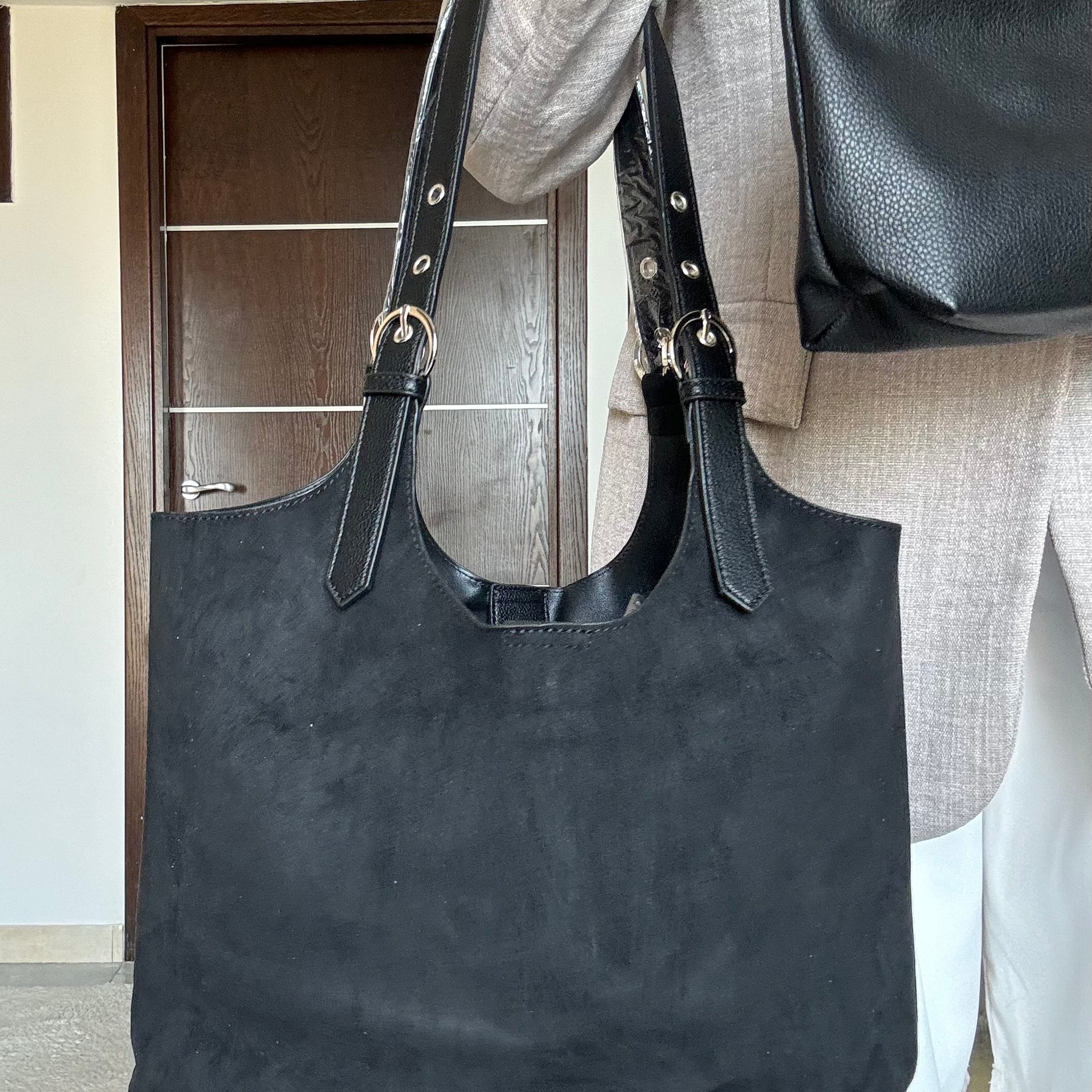 Borsa Maxi shopper con pochette interna e tracolla nera
