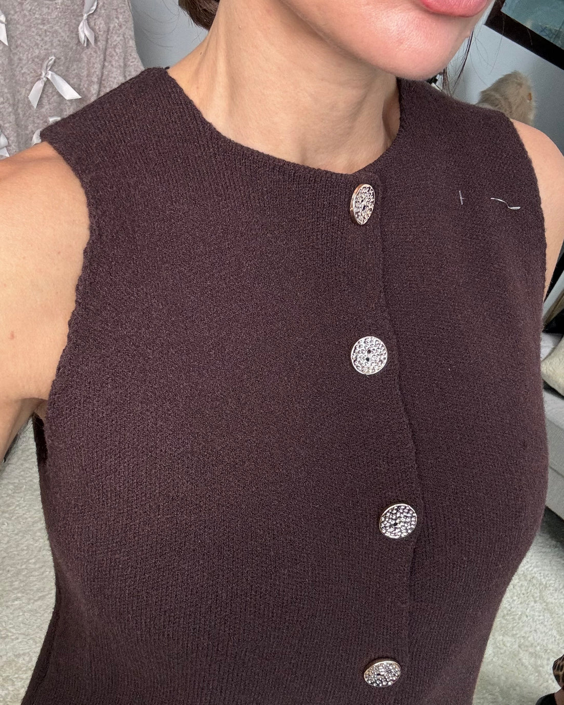 Gilet sfiancato in calda maglia marrone bruciato