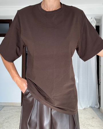T-shirt con spalline marrone lunga