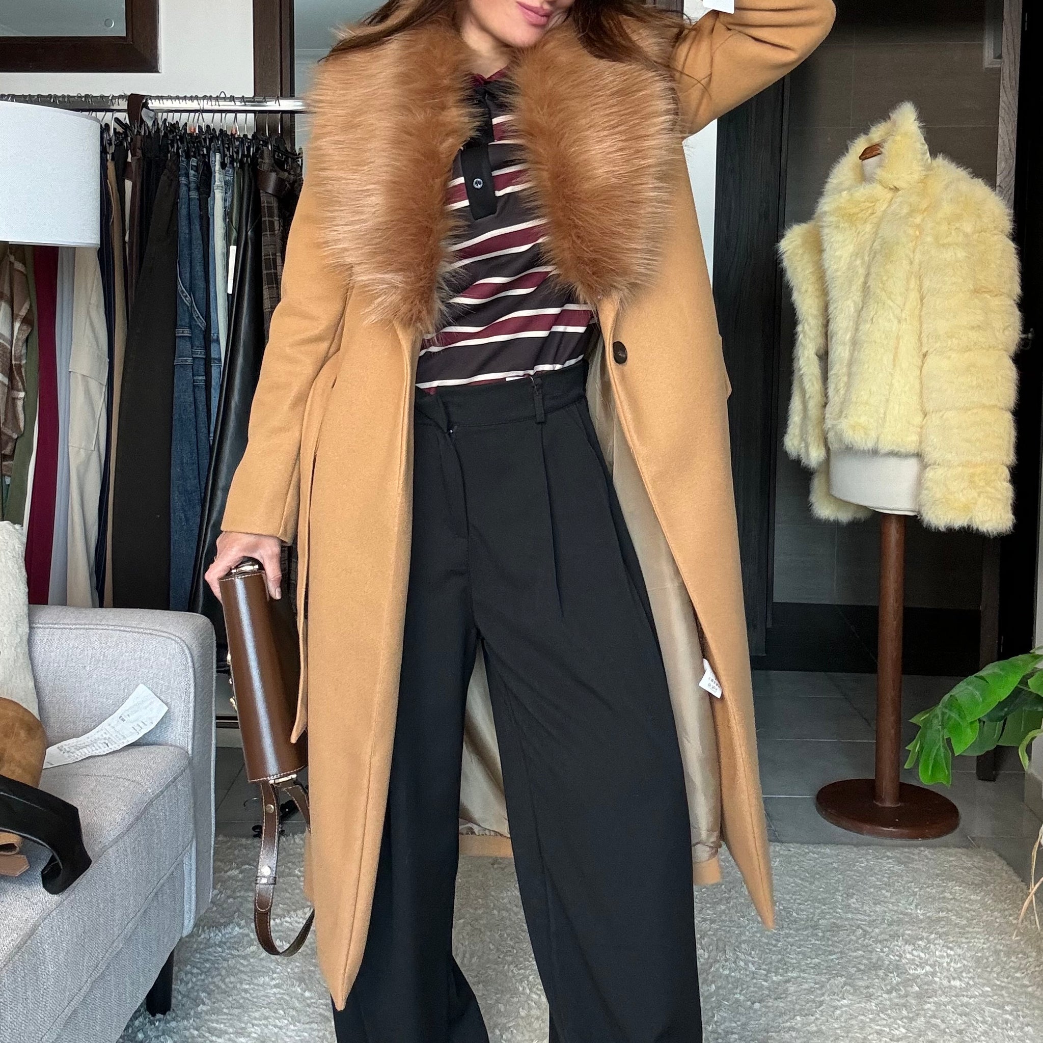 Cappotto Camel con collo eco pelliccia rimovibile