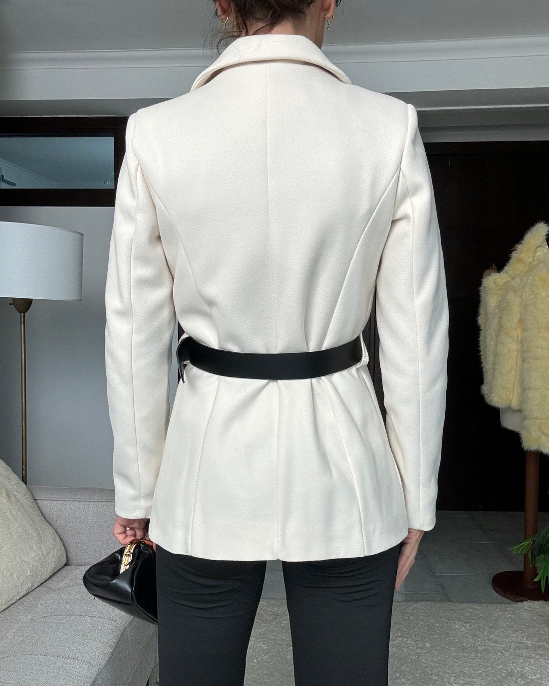 Blazer strutturato  con cintura in panno di lana, panna