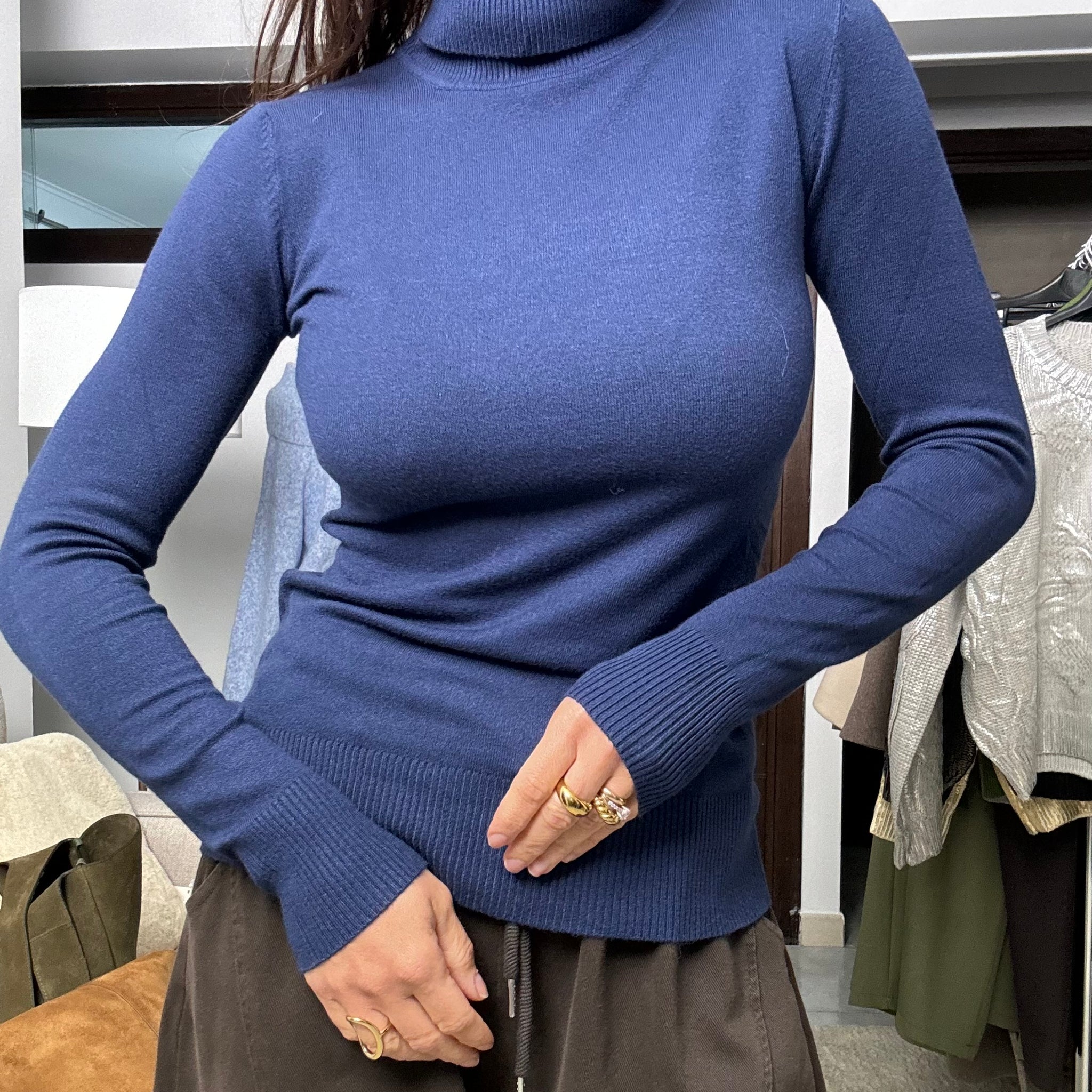 Dolcevita in calda viscosa blu