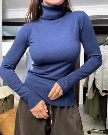 Dolcevita in calda viscosa blu