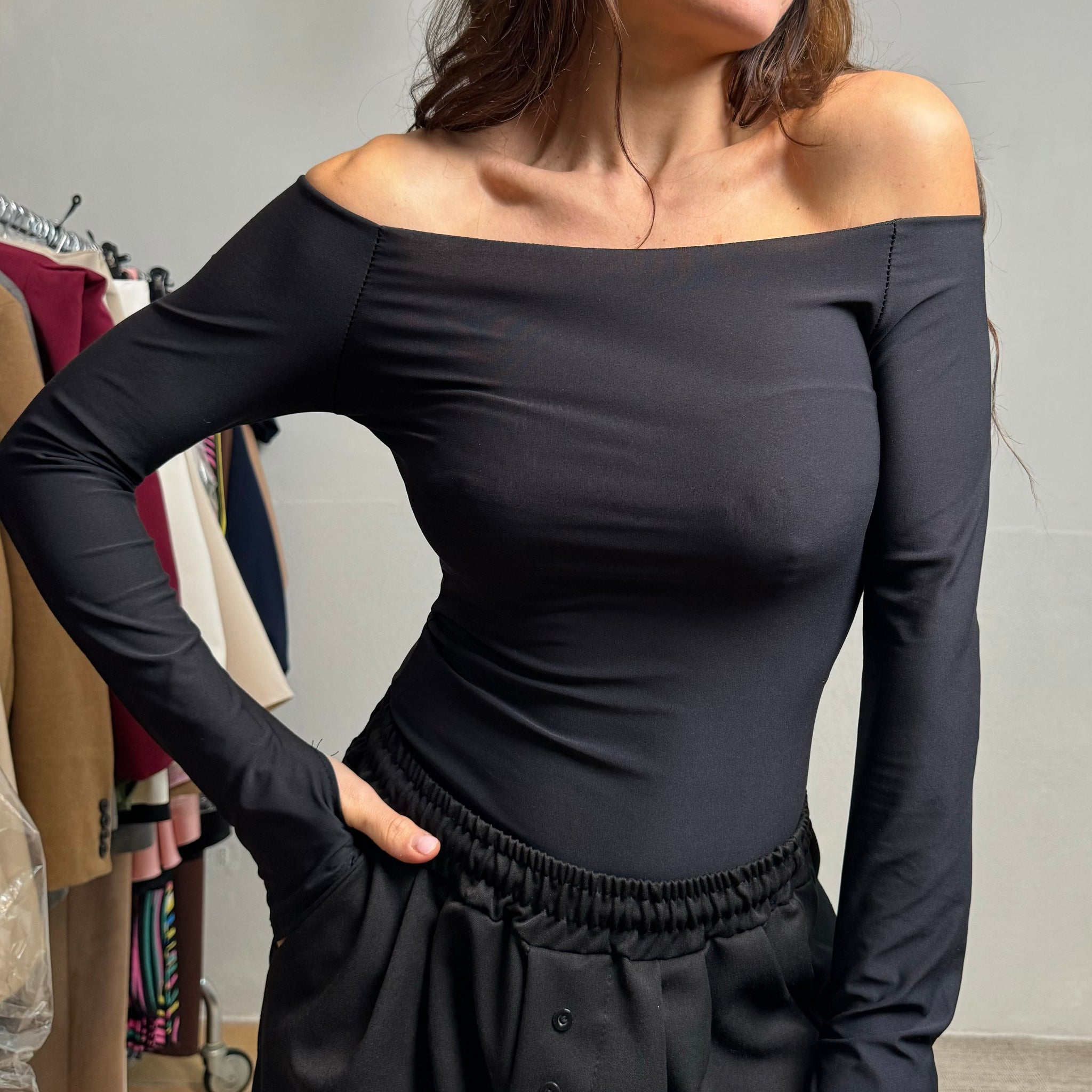 Maglia scollo a barca lycra nero