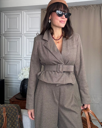 Tailleur pied-de-poule con cintura