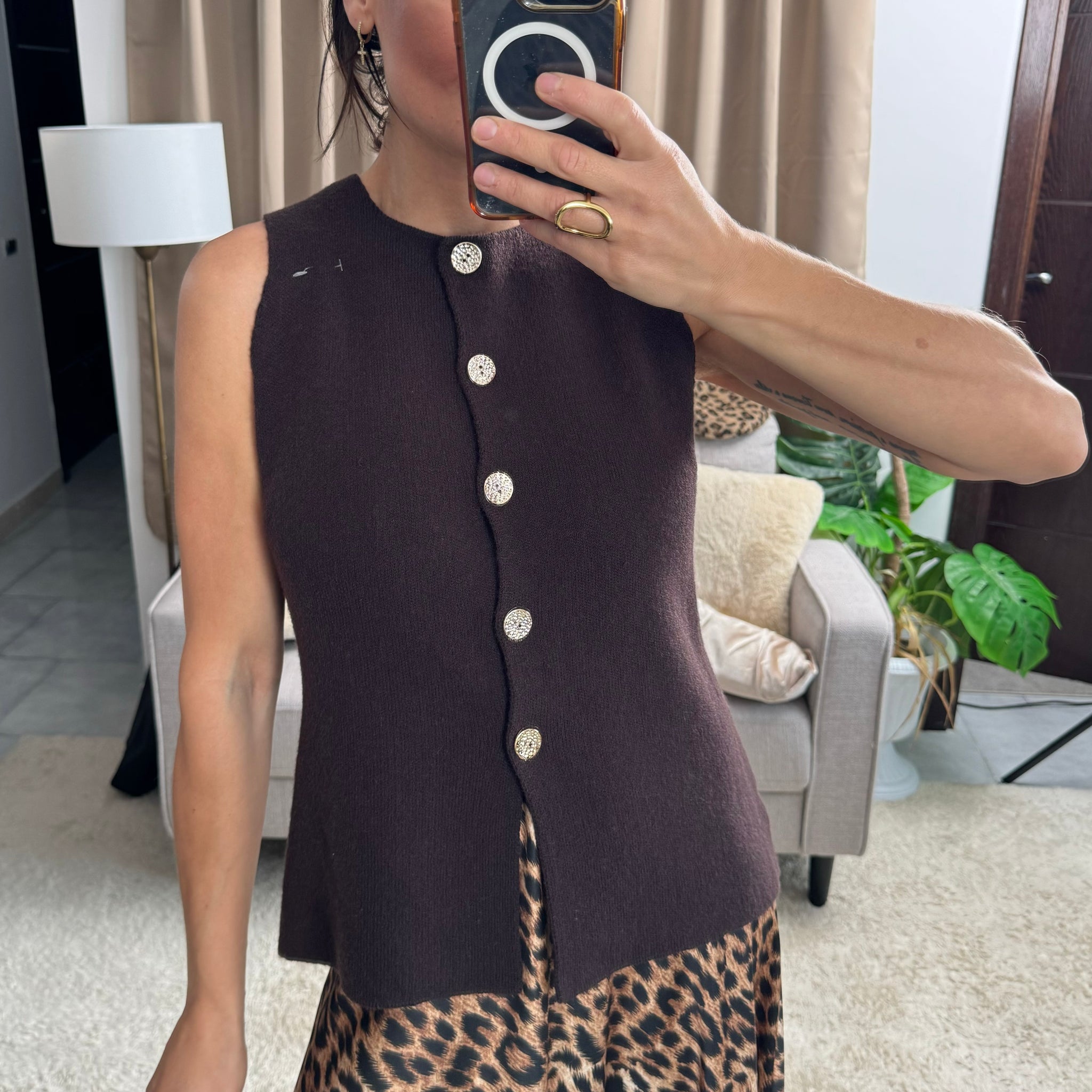 Gilet sfiancato in calda maglia marrone bruciato