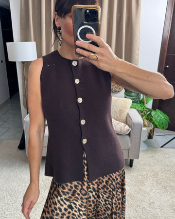 Gilet sfiancato in calda maglia marrone bruciato