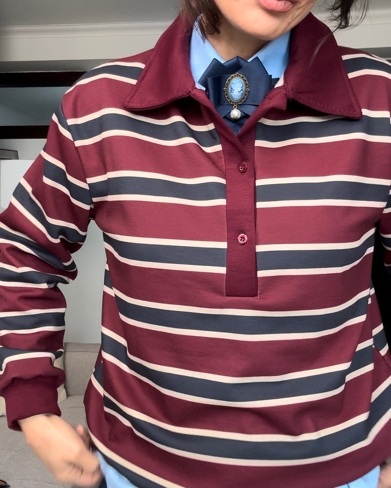 Polo a righe felpata blu scuro , panna  e Borgogna